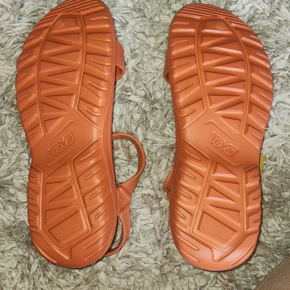 Nwt-Teva Hurricane Drift Hawaiian Sunset Size 12